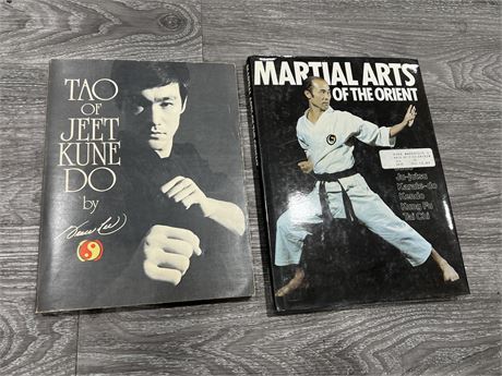 2 VINTAGE MARTIAL ARTS BOOKS INCLUDING ONE BY BRUCE LEE