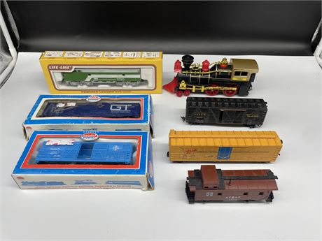 LOT OF MODEL TRAINS - 3 IN BOX