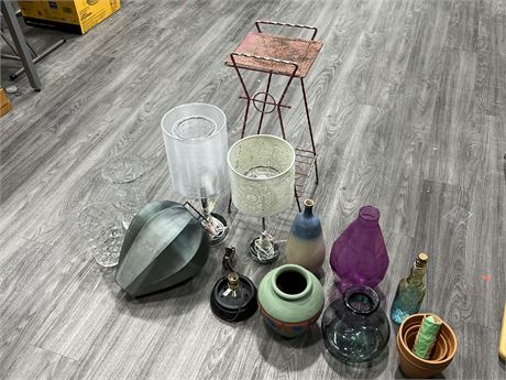 HOME DECOR LOT INCLUDING METAL PLANT STAND