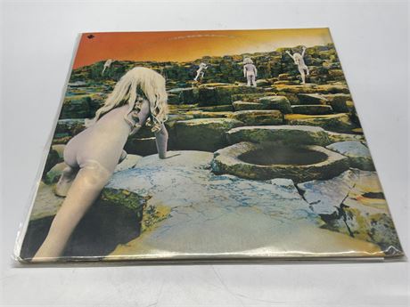 LED ZEPPELIN - HOUSES OF THE HOLY GATEFOLD - VG (Light scratches)