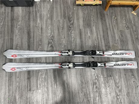 FAIRLY NEW - AC MOTION SKIS