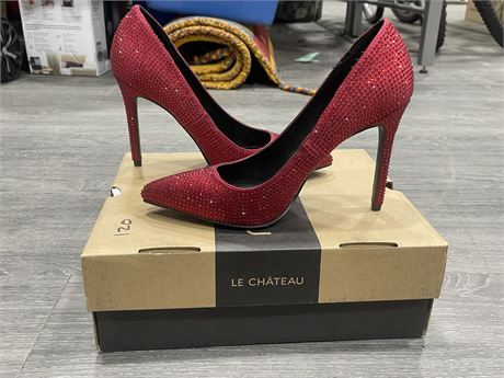 (NEW) LE CHATEAU HEELS- RETAIL $120 - SIZE 6 -