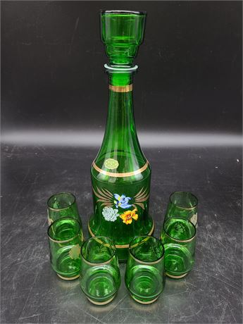 VINTAGE GREEN DECANTER WITH 6 SHOT GLASSES (Made in Italy)