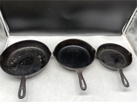 3 VINTAGE CAST IRON FRYING PANS 5”, 7”, & 10 1/2”