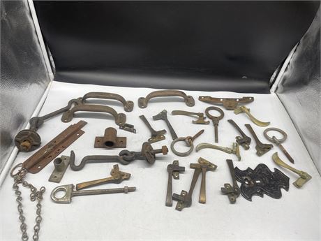 TRAY OF ANTIQUE WINDOW LATCHES & FENCE HARDWARE