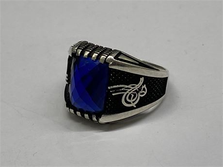 MARKED 925 LARGE MENS RING W/ BLUE RING SIZE 12