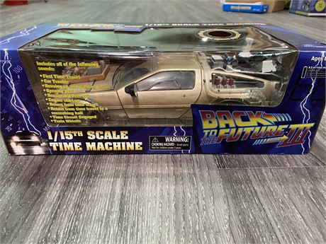 BACK TO THE FUTURE TIME MACHINE MODEL (1/15 Scale)