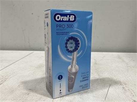 NEW ORAL-B PRO 300 ELECTRIC TOOTH BRUSH