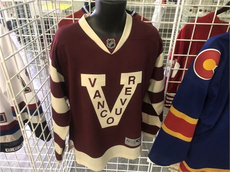 (NEW) CANUCKS HERITAGE CLASSIC JERSEY SIZE XS