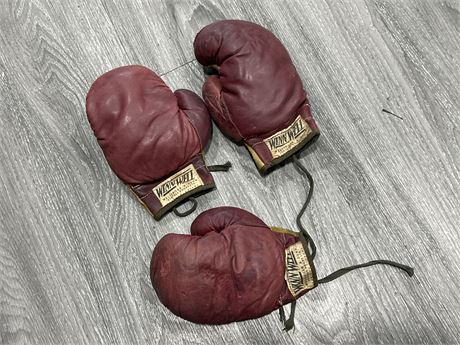 VINTAGE WINNWELL YOUTH BOXING GLOVES