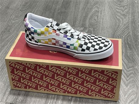 (NEW IN BOX) VANS SHOES SIZE 5