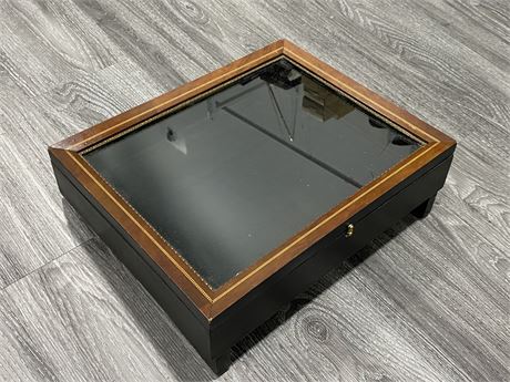 VINTAGE INLAID MAHOGANY DISPLAY CASE FOR JEWELRY (Glass has crack)