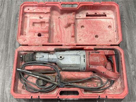 MILWAUKEE HEAVY DUTY ROTARY HAMMER DRILL WORKING W/ 2 BITS AND CASE