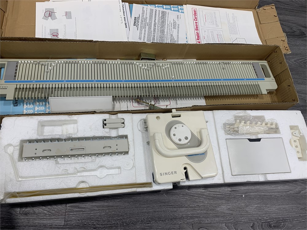 Urban Auctions SINGER LK100 KNITTING MACHINE TRICOTEUSE (in original box)