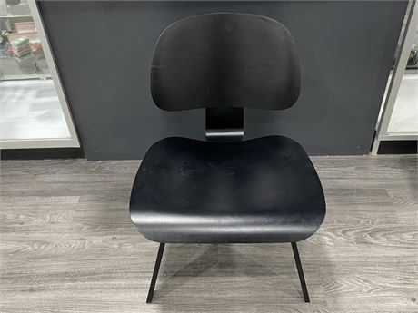 BLACK MOLDED PLYWOOD EAMES REPLICA LCW LOUNGE CHAIR