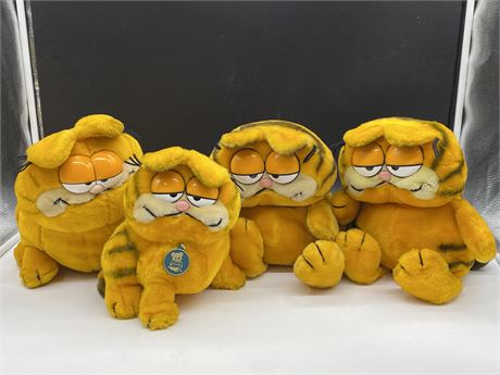 LOT OF 4 LARGE GARFIELD STUFFED ANIMALS (TALLEST IS 10”)