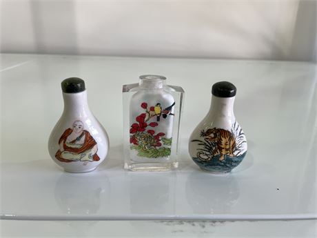 CHINESE SNUFF BOTTLES HAND PAINTED