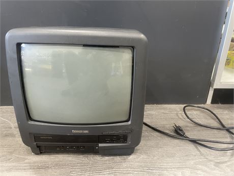 PANASONIC 13” CRT OMNIVISION WITH BUILT IN VHS PLAYER TESTED