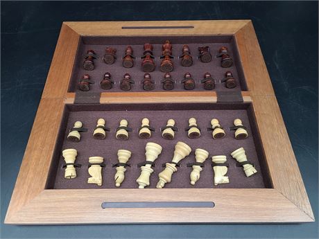 TRAVELING ALL WOOD CHESS SET