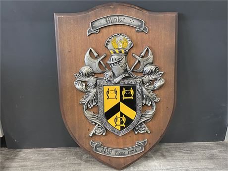 LARGE CAST METAL CODE OF ARMS ON PLAQUE (21”X31”)