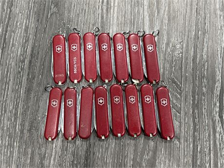 15 SWISS ARMY KNIVES