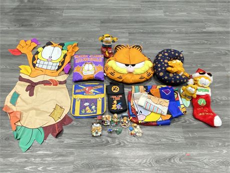 LOT OF GARFIELD COLLECTABLES