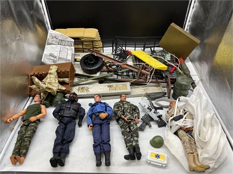 LOT OF ARMY MEN TOYS W/ACCESSORIES
