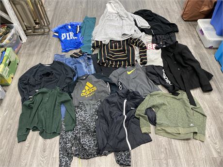 LARGE CLOTHING LOT-ASSORTED SIZES AND MENS,WOMENS & YOUTH-SOME GOOD BRAND NAMES