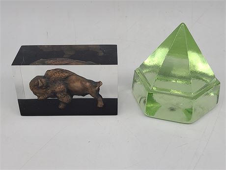BUFFALO IN LUCITE GLASS (5"x3") AND OBLYSC