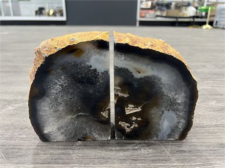 LARGE / DENSE AGATE BOOK ENDS - 6” TALL