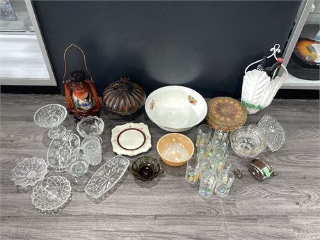 LOT OF MISC HOUSEHOLD ITEMS / DECOR PIECES - SOME VINTAGE