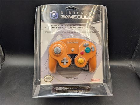 GAMECUBE CONTROLLER IN ORIGINAL PACKAGING - EXCELLENT CONDITION