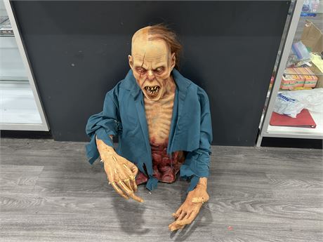 HIGH QUALITY HALLOWEEN ZOMBIE PROP - 32” TALL