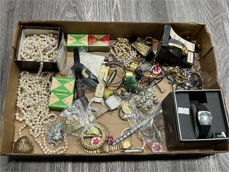 TRAY OF VINTAGE JEWELRY