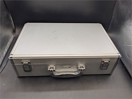 SILVER GAMING CARRY CASE - VERY GOOD CONDITION