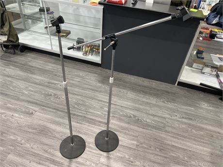2 REALISTIC MIC STANDS