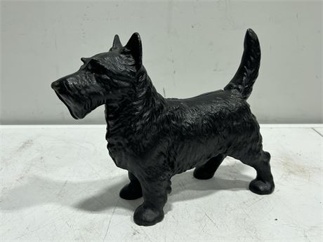 LARGE CAST IRON HEAVY DOG (9”x10”)