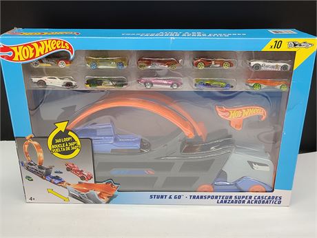 HOT WHEELS STUNT & GO TRANSPORTER WITH 10 CARS IN BOX