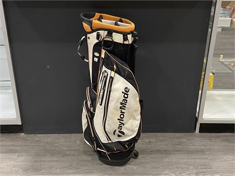 TAYLORMADE GOLF BAG W/STAND