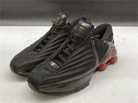 EARLY NIKE SHOX RED/BLACK USED - SIZE 10