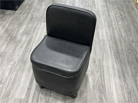 SMALL ROLLING CHAIR 26”