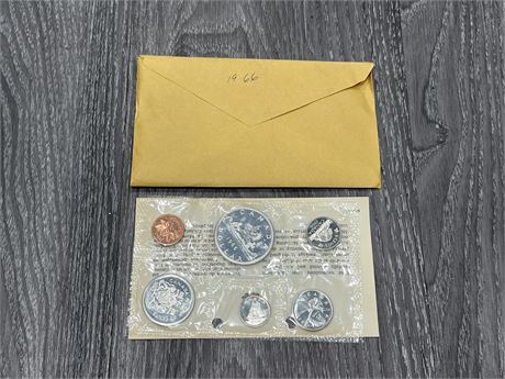 1966 ROYAL CANADIAN MINT COIN SET (SILVER)