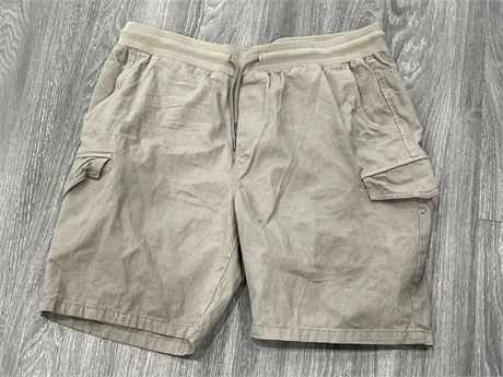 (NEW WITH TAGS) 555 SOUL MENS WOVEN SHORTS SIZE 36