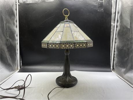 STAINED GLASS TABLE LAMP (17”)