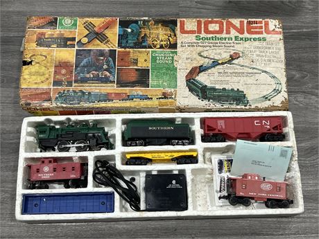 VINTAGE LIONEL SOUTHERN EXPRESS TRAIN SET IN BOX