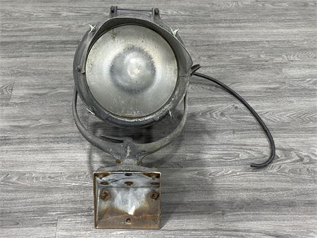 VINTAGE INDUSTRIAL METAL GROUSE HINDS SHIP LIGHT W/CAST IRON BASE (16” DIAMETER)