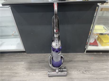 DYSON BALL DC25 UPRIGHT VACUUM (WORKS)