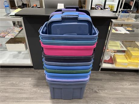 10 RUBBERMAID ROUGHNECK 18 GAL TOTES W/ LIDS