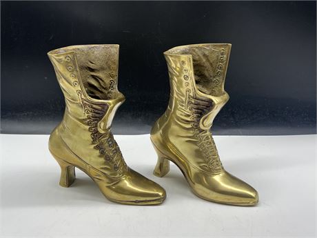 PAIR OF VINTAGE VICTORIAN STYLE BRASS BOOTS - 8.5” TALL