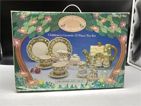 IN BOX COUNTRY COTTAGE TEA PARTY SET